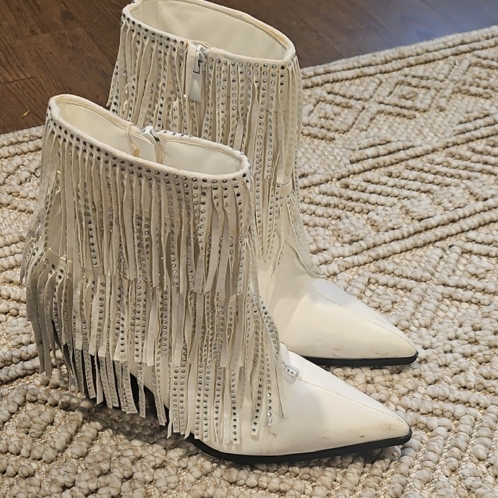 Nasty Gal White Fringe Women's Boots(6)